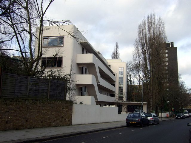 Lawn Road and the Isokon building geograph.org .uk 673726